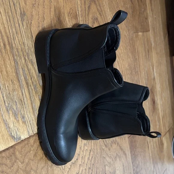 Steve Madden Classic Black Ankle Booties - Picture 1 of 9
